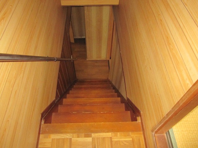 階段（２F→１F）